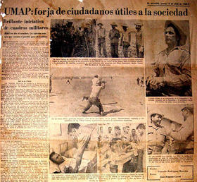 Foto de archivo que muestra una hoja de la prensa oficial cubana, en que se alaba la labor de las UMAP