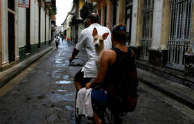 Bicicleta en las calles de La Habana. Bicicleta en las calles de La Habana.