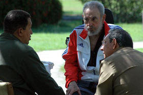 Imagen del último vídeo publicado de Castro, junto a Chávez y Raúl. (AP) Imagen del último vídeo publicado de Castro, junto a Chávez y Raúl