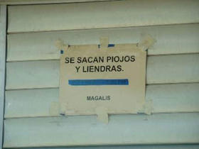 Cartel en que una "trabajadora por cuenta propia" ofrece sus "servicios" en Cuba. Foto de Patricia Bernal.