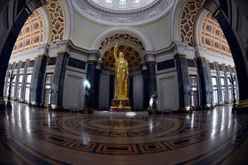 Estatua de la república cubana en el Capitolio Nacional