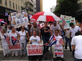 Protesta en Miami contra los abusos a inmigrantes cubanos detenidos en Bahamas