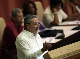 El presidente de Cuba, Raúl Castro, participa en una de las sesiones plenarias de la Asamblea Nacional del Poder Popular