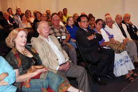 Audiencia en Miami de la presentación de la serie La iglesia que creció en el exilio