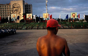 Imágenes de  Karl Marx, Friedrich Engels, Vladimir Lenin y José Martí en la llamada «Plaza de la Revolución»