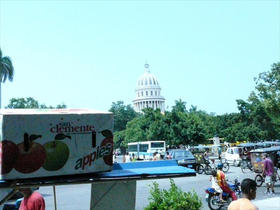 Manzanas 'enemigas' en La Habana. (JF)