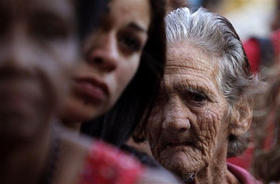 Habaneras, durante una de las celebraciones de Semana Santa, en La Habana, el 10 de abril de 2009. (AP)