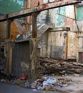 Un edificio en ruinas en Cuba