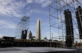 Preparativos del concierto de Juanes en la Plaza de la Revolución