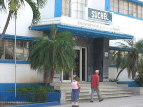 Edificio de la empresa cubana SUCHEL, establecida con capital extranjero, que se dedica a la fabricación de cosméticos