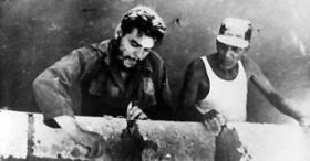 El Che Guevara participa en una jornada de “trabajo voluntario” en Cuba