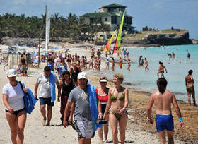 La apertura de los hoteles en las playas de la Isla, a los cubanos que viven en el país, no parece haber significado el fin de todas las restricciones