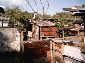 'Llega y pon': Un asentamiento marginal en el Diezmero, La Habana. (DARSY FERRER)