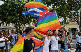 Cubanos votarán en un referendo para aprobar o rechazar los matrimonios en parejas de igual sexo