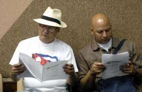 Participantes en el «Encuentro de Cubanos Residentes en el Exterior contra el bloqueo, en Defensa de la Soberanía nacional», en el Palacio de las Convenciones, en Ciudad de La Habana, Cuba, el 27 de enero de 2010. (AIN FOTO / Marcelino Vázquez Hernández)