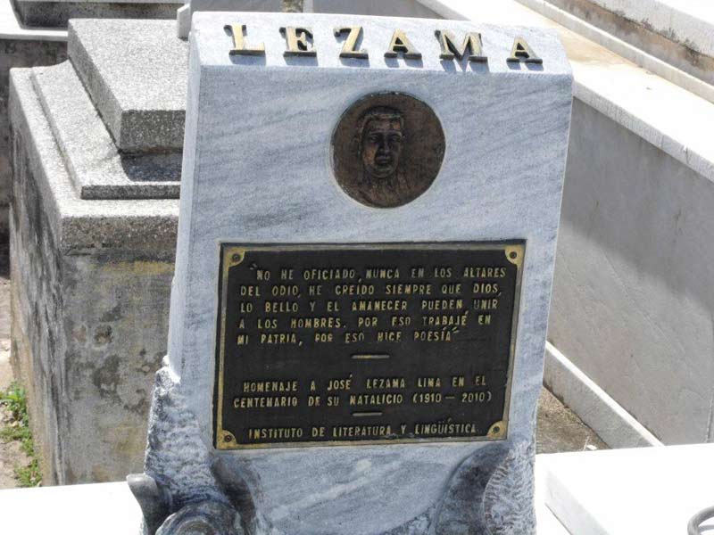 Detalle de la tumba de Lezama. Cementerio de Colón, La Habana