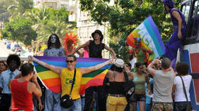 Día contra la homofobia, a ritmo de conga en La Habana. (EFE)
