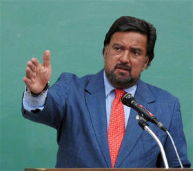 El gobernador Bill Richardson durante una conferencia en la Universidad de Nuevo México. Estados Unidos, 15 de septiembre de 2009. (AP)