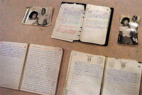Manuscritos y fotografías que pertenecieron a Ernesto 'Che' Guevara y se guardaban en el Banco Central de Bolivia. (AP) Manuscritos y fotografías del Che.