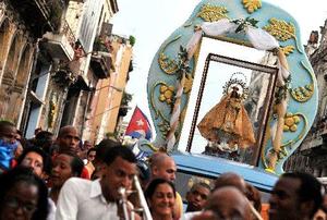 Cubanos participan en la procesión en honor a la Virgen de la Caridad del Cobre. Cubanos participan en la procesión en honor a la Virgen de la Caridad del Cobre