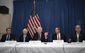 El senador Patrick Leahy, de Vermont, en Cuba, el 27 de febrero de 2017. En la foto (izq-der): senador Michael Bennet, de Colorado; senador Thad Cochran, de Minnesota; Leahy; senador Tom Udall, de Nuevo México, y el representante Jim McGovern, de Massachusetts