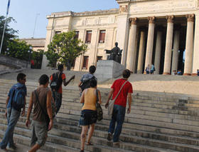 Estudiantes cubanos