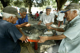 Ancianos en Cuba. (Foto tomada de Cubadebate.)