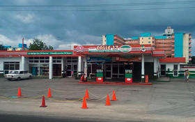 Estación de gasolina sin combustible en El Vedado, La Habana, Cuba