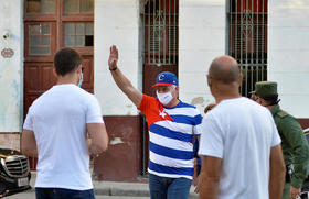 El presidente de Cuba Miguel Díaz-Canel asiste a un concierto en La Habana el 29 de noviembre de 2020