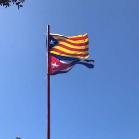 La bandera cubana y la La senyera catalana