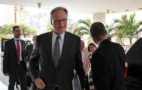 El director general para América del Servicio Europeo de Acción Exterior, Christian Leffler llega el miércoles 4 de febrero de 2015 a la tercera ronda de negociaciones para lograr un acuerdo bilateral en la Habana