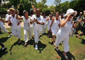 Las Damas de Blanco marchan por la Quinta Avenida, en La Habana