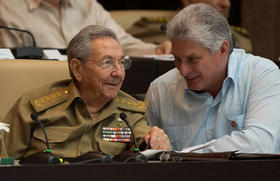 Raúl Castro y Miguel Díaz-Canel. Raúl Castro y Miguel Díaz-Canel