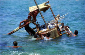 Naufragio de balsa con cubanos. Foto con carácter ilustrativo