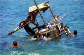 Naufragio de balsa con cubanos. Foto con carácter ilustrativo