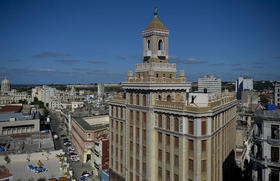 Vista del edificio Bacardí en La Habana, el 6 de febrero de 2019