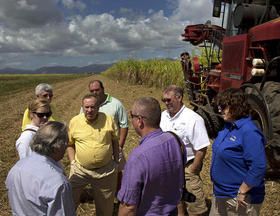 Agricultores y políticos de EEUU durante una visita a un central azucarero en la provincia de Artemisa, Cuba, el pasado 3 de marzo de 2015