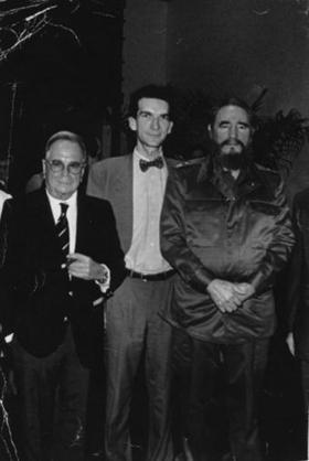 José Félix Llopis (izquierda), Stefan Witkowski, experto en América Latina, y Fidel Castro, en esta foto de la Fundación Llopis