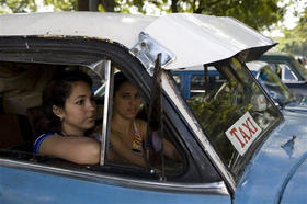 Taxi privado. La Habana, 12 de enero de 2009. (AP)