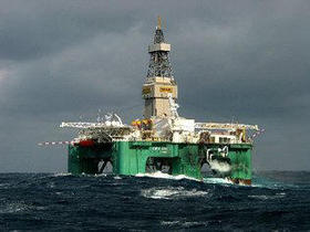 La compañía española Repsol está utilizando la plataforma Eirick Raude, creada y administrada por la empresa noriega Ocean Rig, para sus exploraciones en las costas cubanas