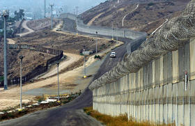 Muro fronterizo que separa a Estados Unidos y México