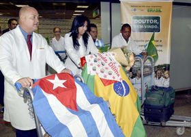 Médicos cubanos en Brasil en esta foto de archivo