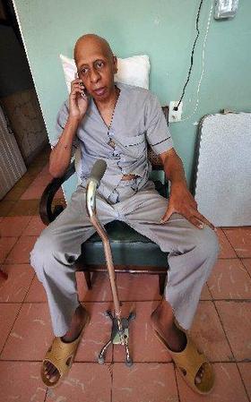 El disidente Guillermo Fariñas de regreso a su casa en Santa Clara