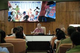 Fidel Castro durante la reunión que sostuvo con un centenar de jóvenes en La Habana