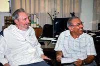Otra imagen de la visita de Fidel Castro al Centro Nacional de Investigaciones Científicas (CNIC) en La Habana