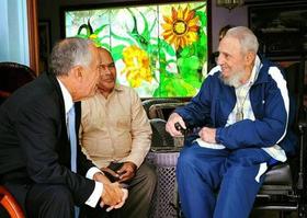 El exgobernante cubano Fidel Castro durante una reunión con el presidente portugués Marcelo Rebelo de Sousa en La Habana el 26 de octubre de 2016