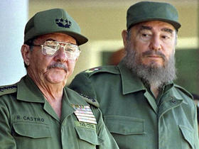 Raúl y Fidel Castro