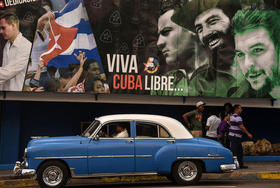 Un viejo automóvil norteamericano en Cuba