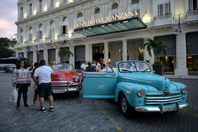 Vista de la entrada del hotel Gran Manzana, en La Habana, el 11 de febrero de 2019