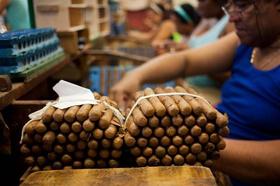 La fábrica de cigarros Tabacuba en La Habana, Cuba